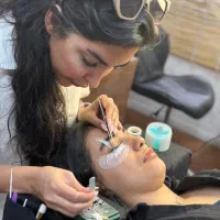 آموزش تخصصی اکستنشن مژه و لیفت توسط مربی رسمی