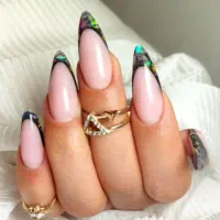 آموزش کاشت و طراحی ناخن بامدرک ۴/500میلیون
