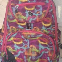 کیف مدرسه و تعدادی کاپشن