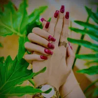 خدمات کاشت ناخن