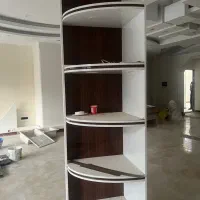 شلف دیواری طبقاتی با هالوژن در هر طبقه