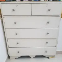 فروش دراور چوبی و صندلی پلاستیکی