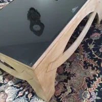 یک عدد میز جلو مبلی