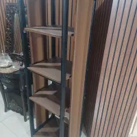 یک جفت ویترین چوبی