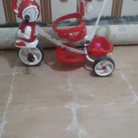 چرخ کودک موزیکال هست