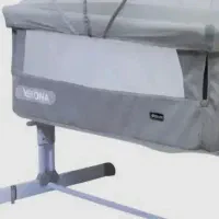 تخت کنار مادر
