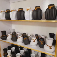 گلدان های رومیزی مشکی وسفید اک