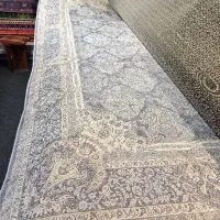 فرشینه طرح اعیانی زمینه نقره ای طوسی