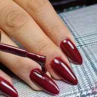 تخفیف ویژه خدمات ناخن دریافت فقط هزینه مواد