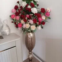 گلدان به همراه گل