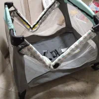 تخت و گهواره کنار مادر