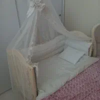 تخت کنار مادر چوبی گهواره ای