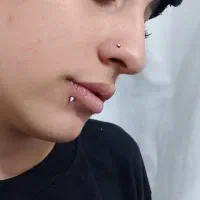 خدمات پیرسینگ. میکرودرمال. چال گونه