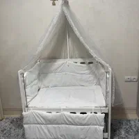 تخت کنار مادر