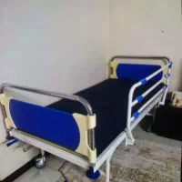 تخت بیمار سه شکن فایبر ABS دار مکانیکی
