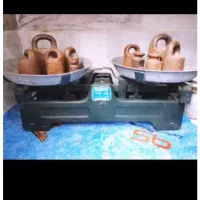 شیرینی خوری وترازو قدیمی