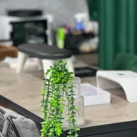 قرچک خدمات ناخن با متریال و ابزار حرفه ای
