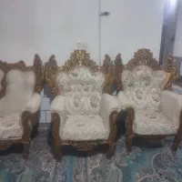 مبل سلطنتی 7 نفره به علت جابجایی به فروش می‌رسد