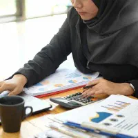 نیرو خانم افغانستانی دارای  تحصیلات