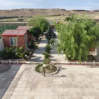 به یک خانم جوان جهت ظرف شستن وخدمات