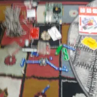 تعدادی قطعه کامپیوتر و قطعات دیگر