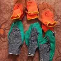 لباس کار و دستکش کار و صفحه سنگ