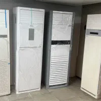 تعدادی کولرگازی ایستاده  و داکت اسپلیت کارکرده