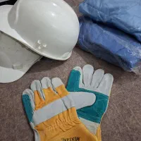 لباس کار ، دستکش ، کلاه ایمنی