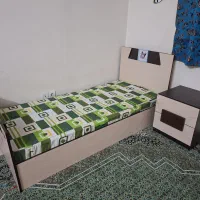 تخت و پاتختی و کمد