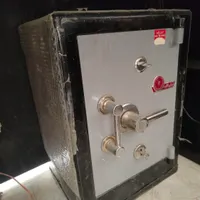 گاو صندوق فروشی در حد نو