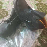 کفش کار ساق بلندپنجه اهنی نو سایز 43