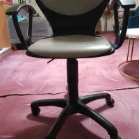 صندلی چرخ دار و میز تحریر پسرانه