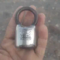 قفل قدیمی شیرنشان