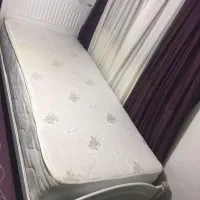 دوعددتخت یک نفره ودوعدد دراور به همراه دشک طبی