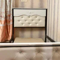 دو عدد تخت یک نفره