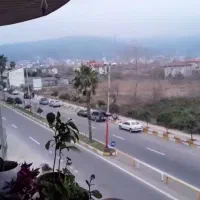 ۹۷ متر دو خوابه بر خیابان نزدیک دریا