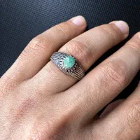 انگشتر نقره فیروزه رکاب باریک خط‌دار
