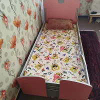 یک عدد تخت. نو به فروش می‌رسد