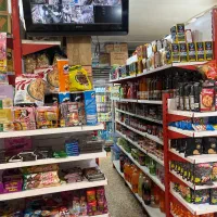 همکار خانم جهت کار در سوپر مارکت