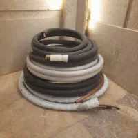 تعدادی لوله مسی کولر گازی