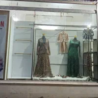 ویترین و مانکن زنانه ویترین ام داف شال وروسری