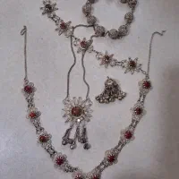 گردنی و دسبند و آویز