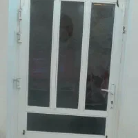 درب آلومینیومی تازه تمیز