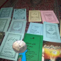 پیتزا بر وکالباس بر آشپزخانه ای دسته پلا ستیکی