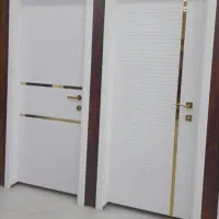 در اتاقی  درب داخلی لوکس