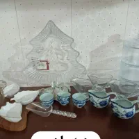 تعدادی ظرف پذیرایی