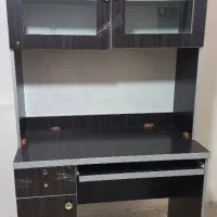 میز کامپیوتر و کتابخانه