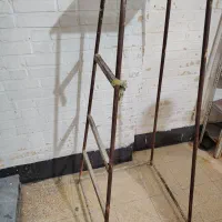 چهارپایه فلزی