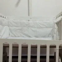 تخت کنار مادر