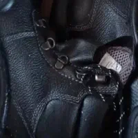 یک عدد کفش ایمنی نو